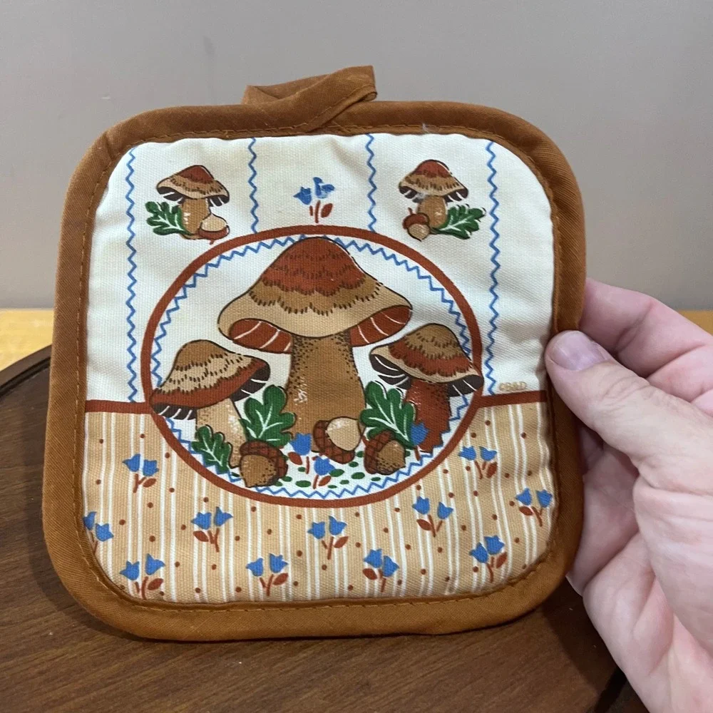 Vtg 70s Mushroom Pot Holders Set of 2 Retro Cottagecore Franco B&D Brown Tan